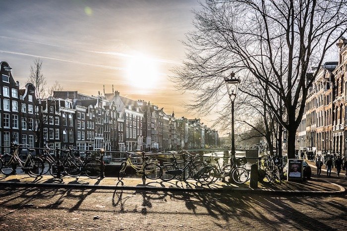 Jak zwiedzić Amsterdam? Na rowerze!